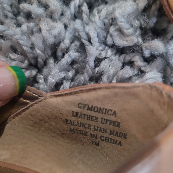 Guess tan sandals Peep toe - size 7 - Picture 3 of 3